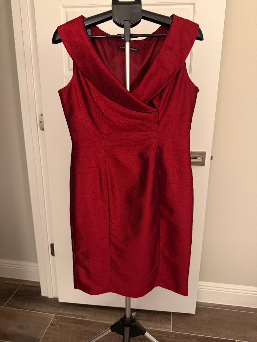 Jones Wear Crimson Crossover V-Neck Sheath Midi Dress